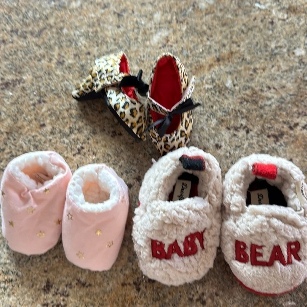 Dearfoams, mudpie, & misc set of 3 baby girl booties. 2 fleece/fleece lined. New
